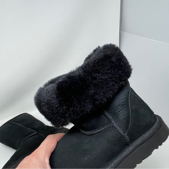 UGG Classic II Short Black 1016223-BLK - Picture 15 of 16